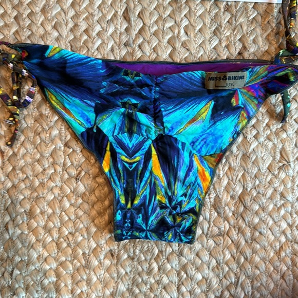 VICTORIA SECRET Bikini - Picture 8 of 9